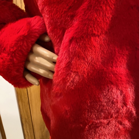Apparis - scarlet red luxurious, faux fur coat with notched collar and pockets - Picture 4 of 16